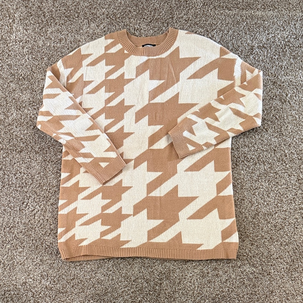 Express Tan and Cream Houndstooth Crewneck Sweater